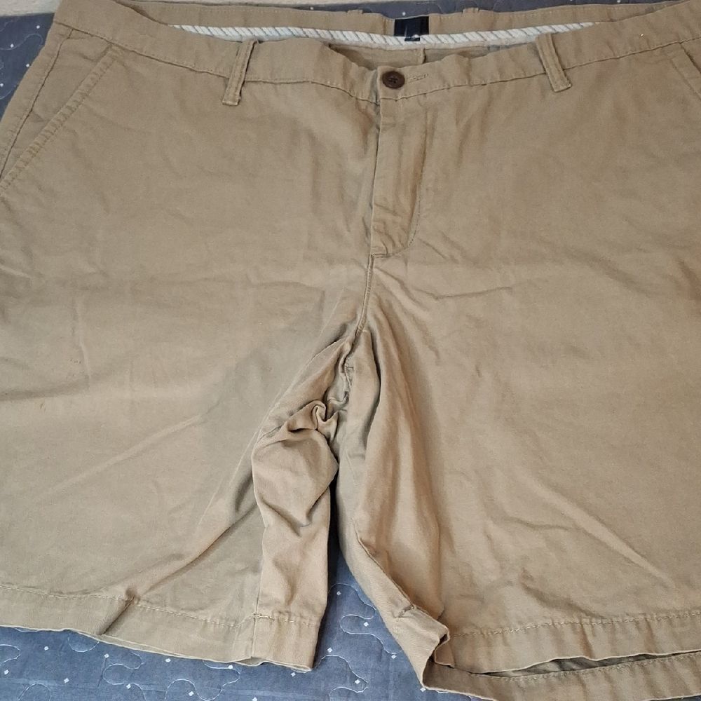 GAP Men's Khaki Flat Front Shorts size 46